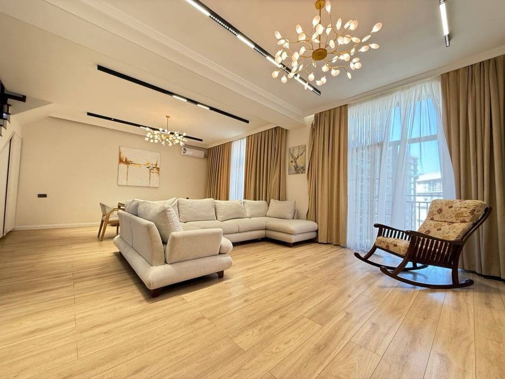 Tashkent, Mirabad District, Fidokor Street
