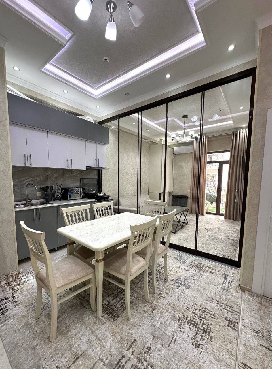 Tashkent, Furqat Street, 3A