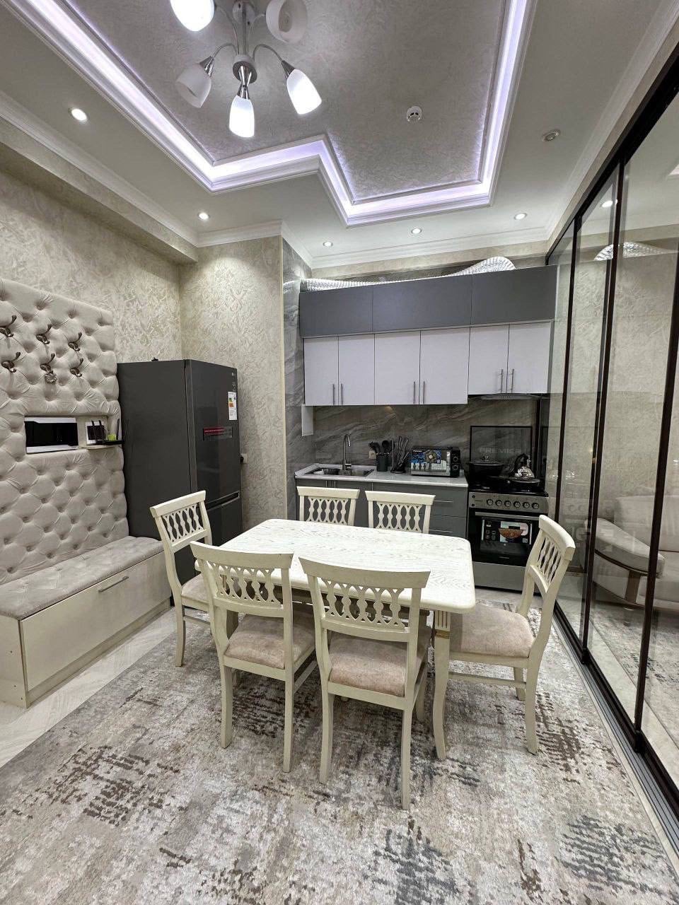 Tashkent, Furqat Street, 3A