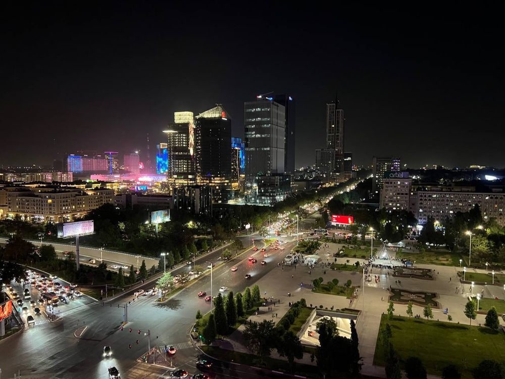 Tashkent, Amir Temur Square