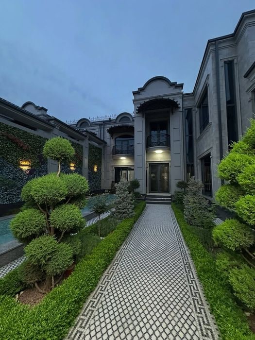 Tashkent, Mirabad District, Shahrisabz Street