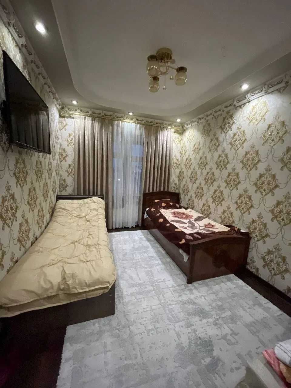 Tashkent, Muqimiy Street, 1/2