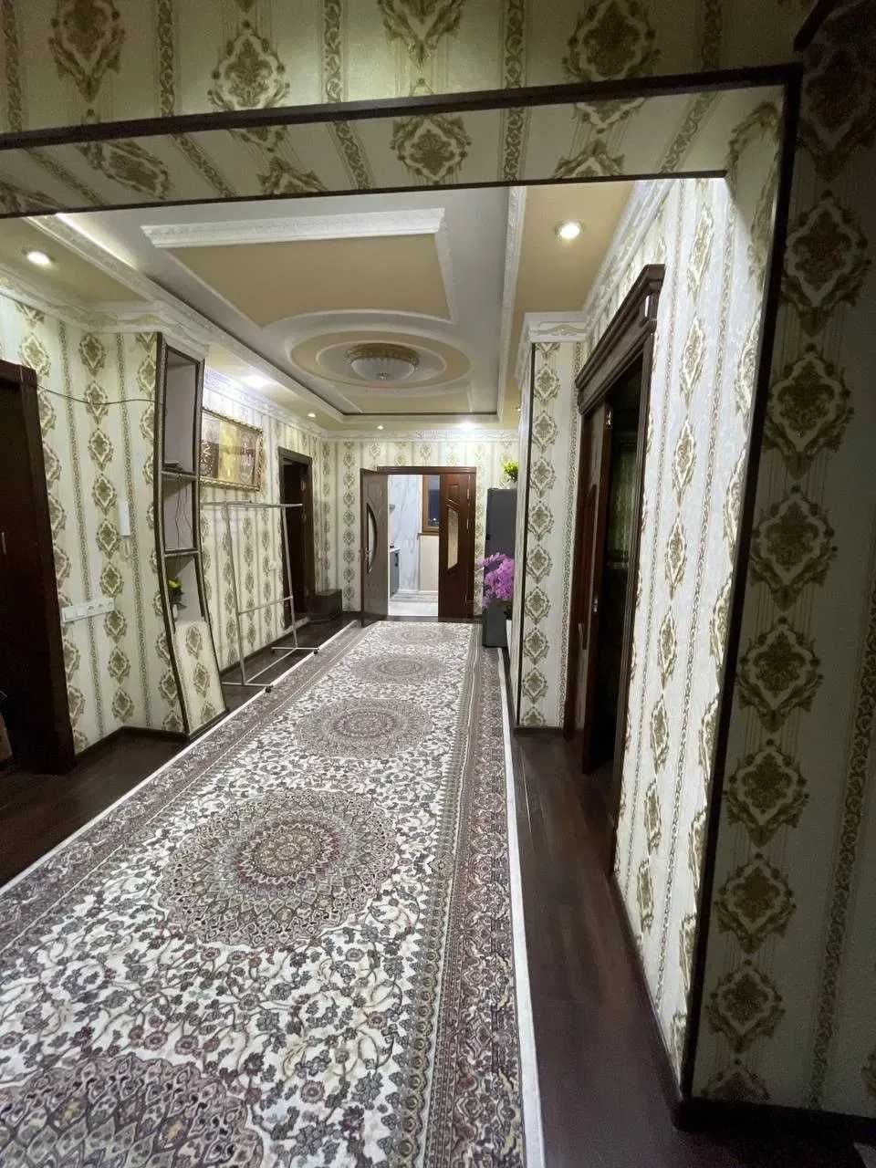 Tashkent, Muqimiy Street, 1/2