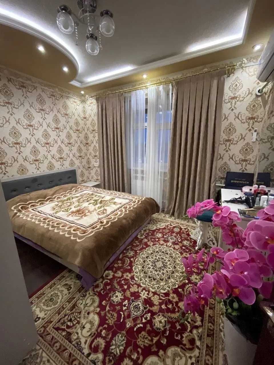 Tashkent, Muqimiy Street, 1/2