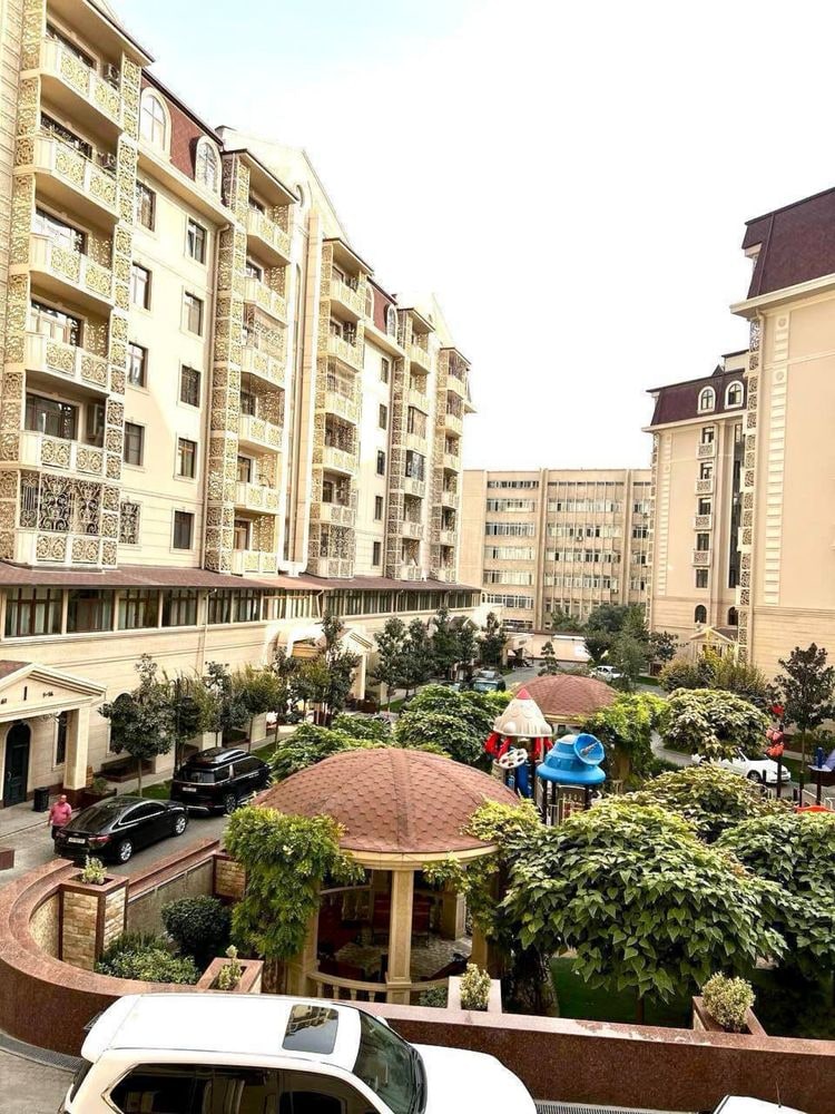 Tashkent, Amir Temur Square