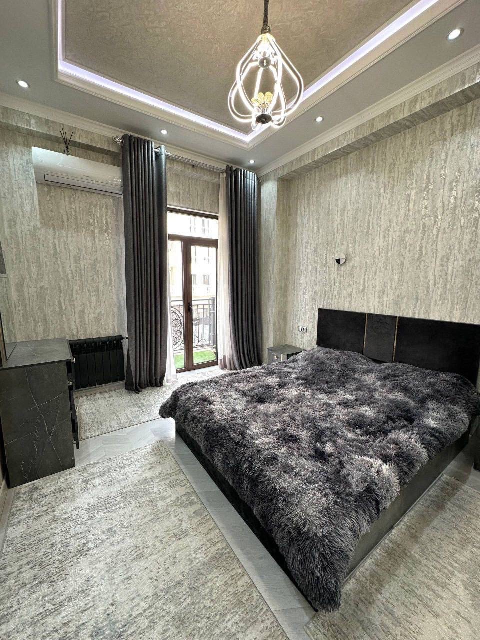 Tashkent, Furqat Street, 3A