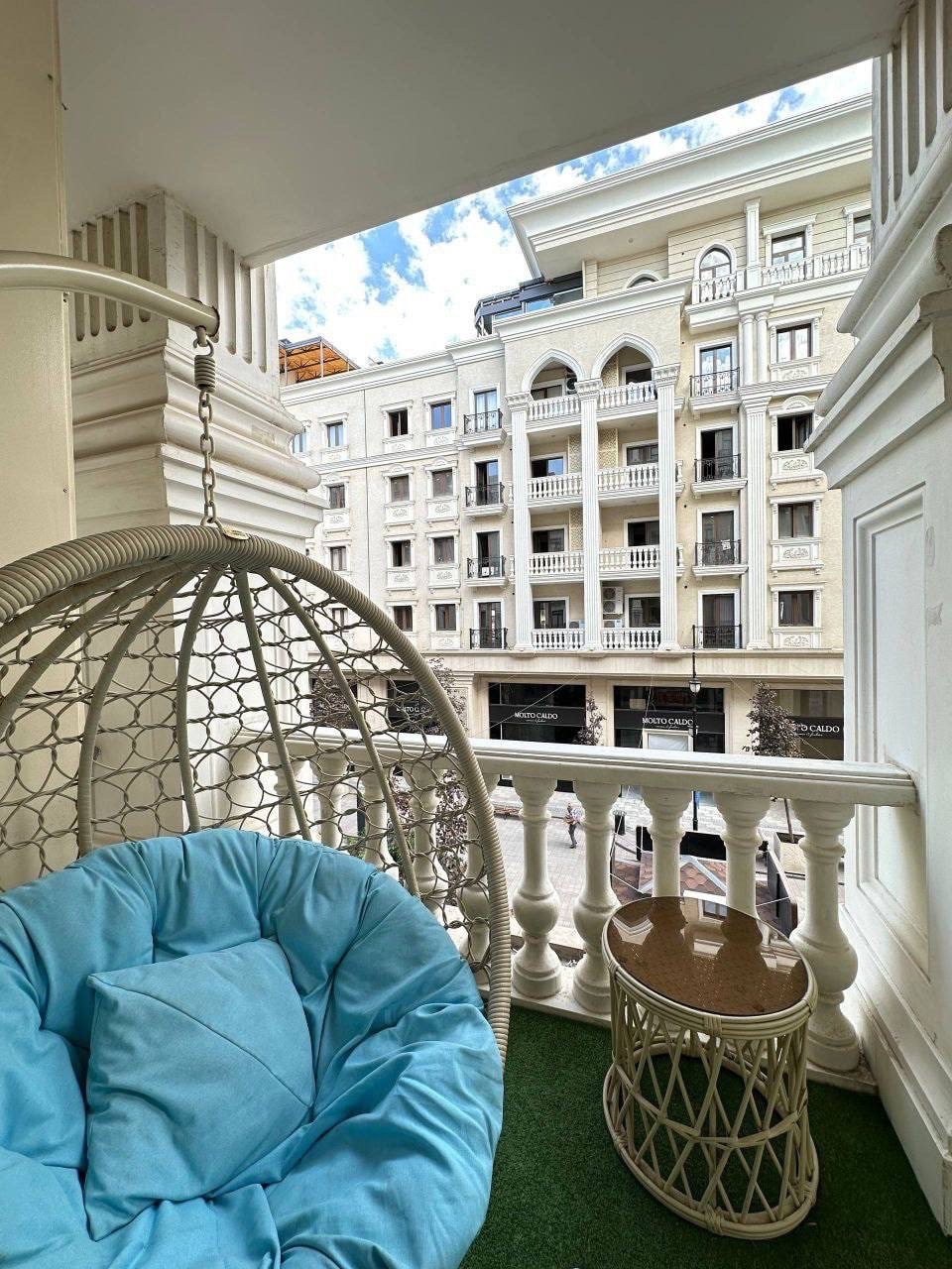 Tashkent, Furqat Street, 3A