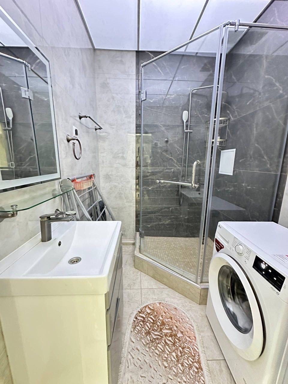 Tashkent, Furqat Street, 3A