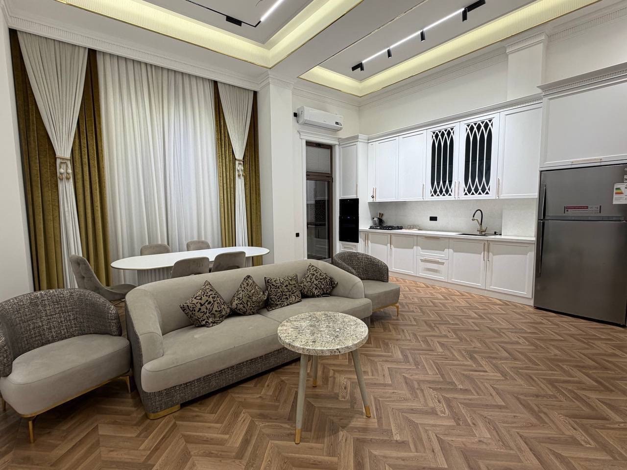 Tashkent, Furqat Street, blockD5