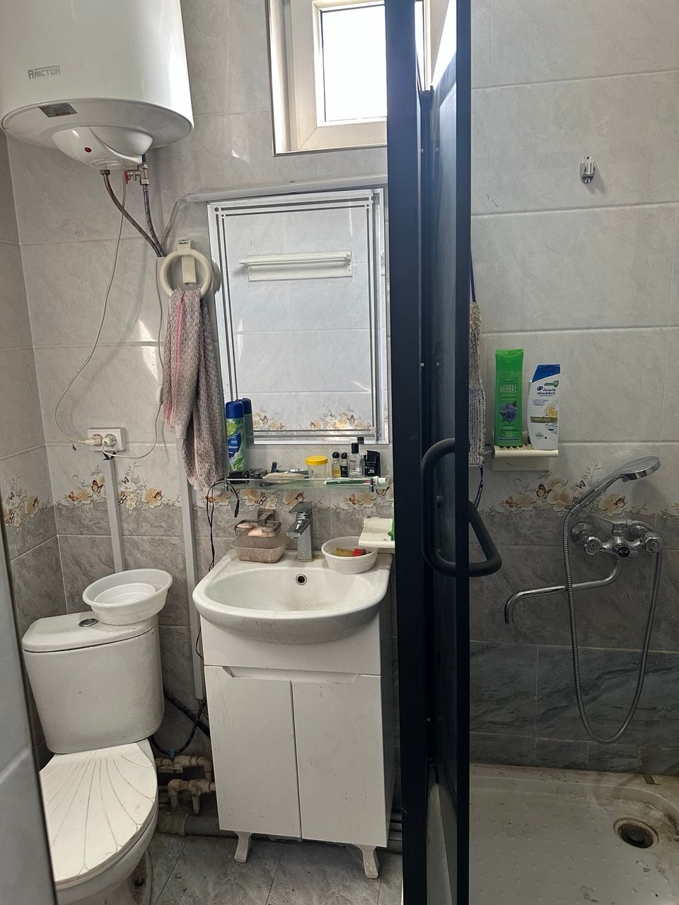 Tashkent, Yashnabad District, Mavlon Riyoziy street 2, 34