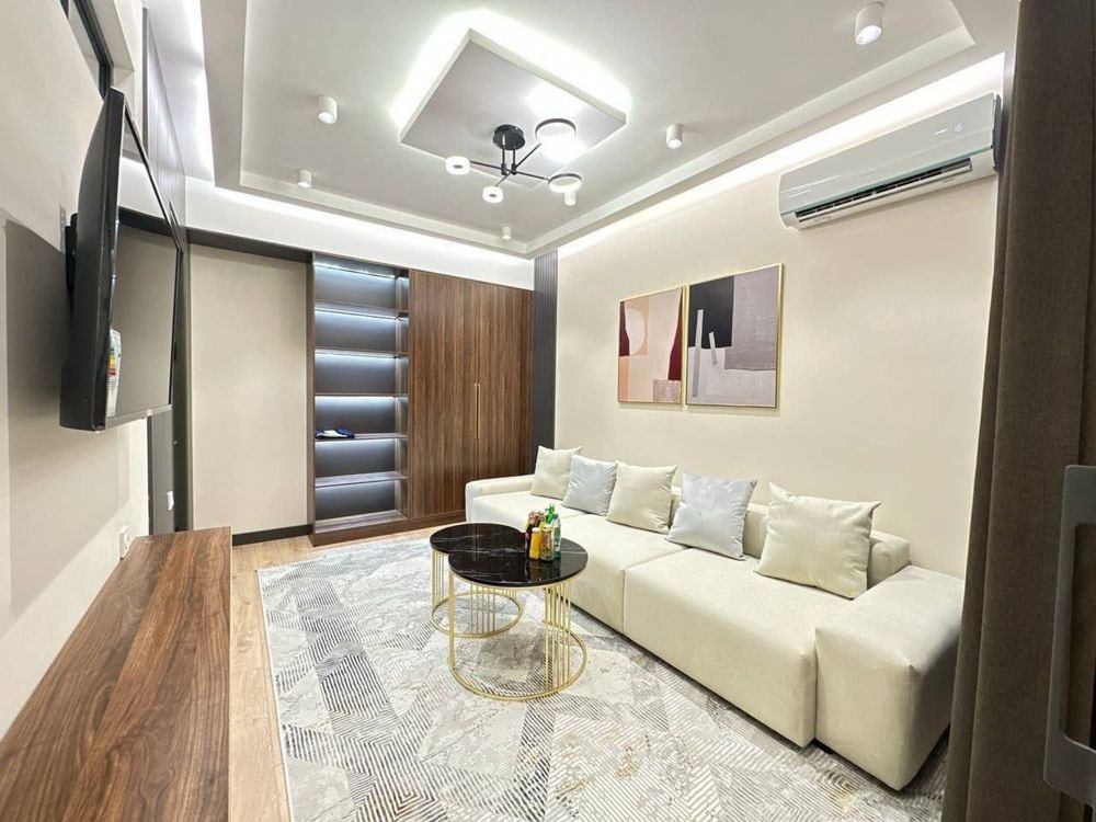 Tashkent, Amir Temur Square